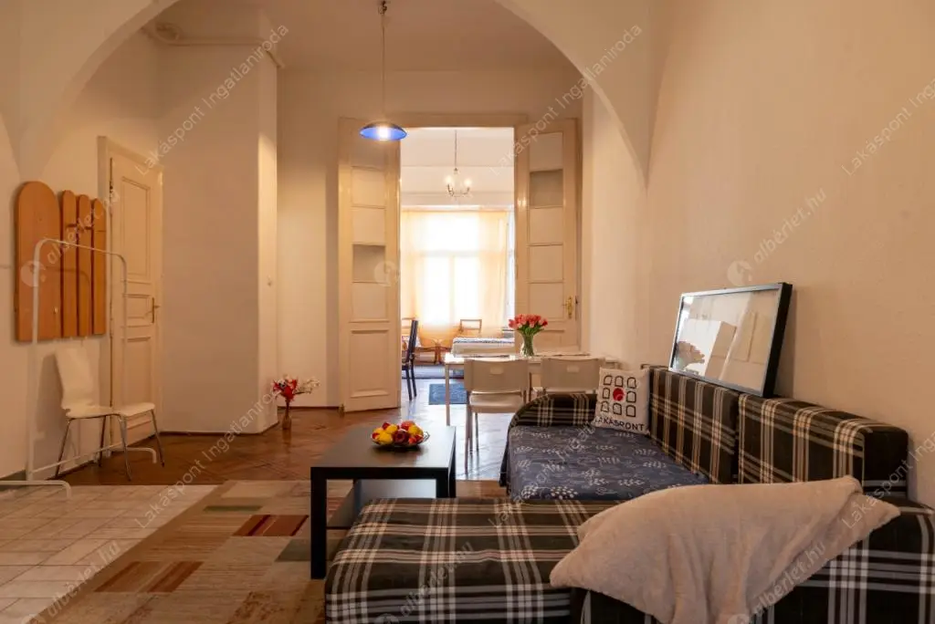 Kiadó albérlet 458000 Ft/hó áron: Budapest, V. kerület  Károly körút. Mérete: 100 nm, 4 szobás | Alberlet.hu - 6580769