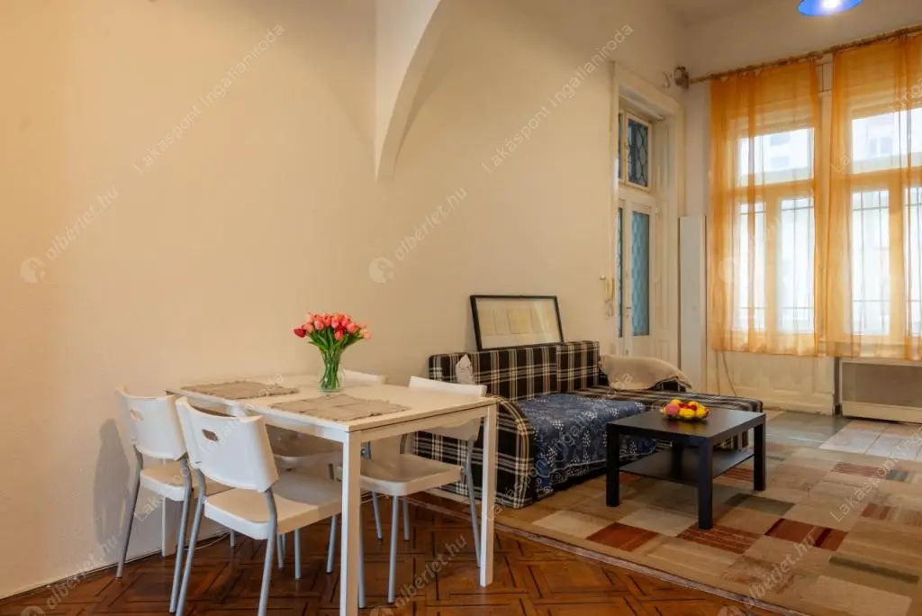 Kiadó albérlet 458000 Ft/hó áron: Budapest, V. kerület  Károly körút. Mérete: 100 nm, 4 szobás | Alberlet.hu - 6580774