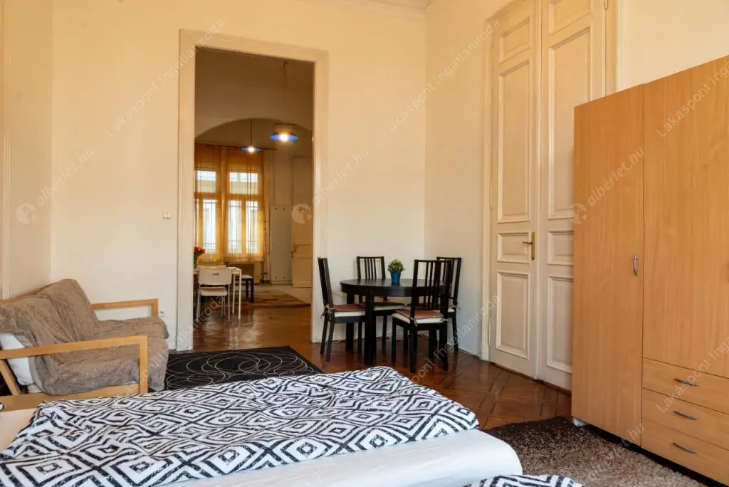 Kiadó albérlet 458000 Ft/hó áron: Budapest, V. kerület  Károly körút. Mérete: 100 nm, 4 szobás | Alberlet.hu - 6580776