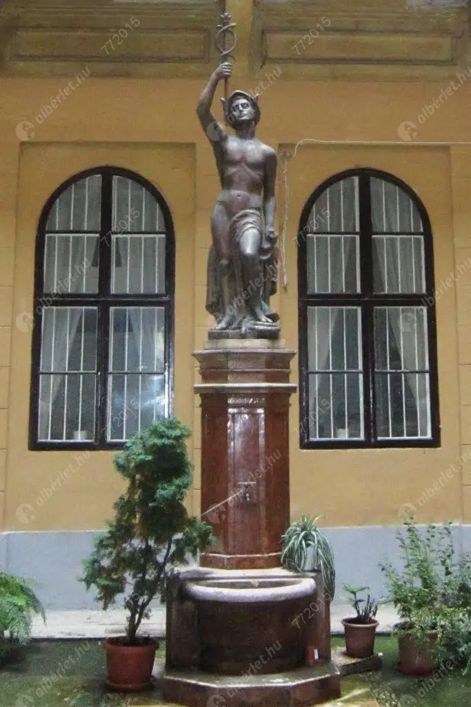 Kiadó albérlet 250000 Ft/hó áron: Budapest, V. kerület  Károly körút. Mérete: 55 nm, 2 szobás | Alberlet.hu - 6602220