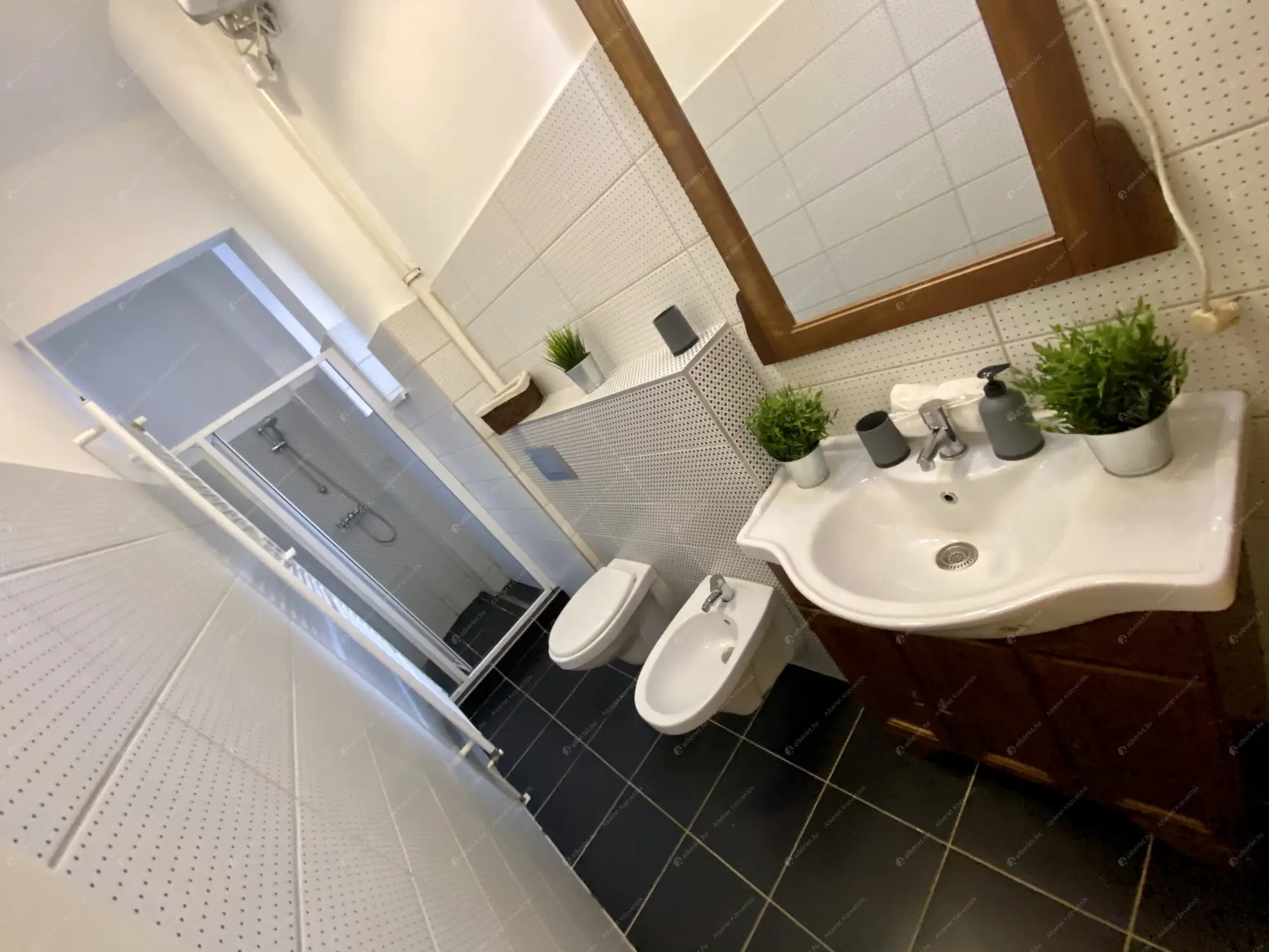 Kiadó albérlet 230000 Ft/hó áron: Budapest, V. kerület  Károly körút. Mérete: 55 nm, 3 szobás | Alberlet.hu - 6554263