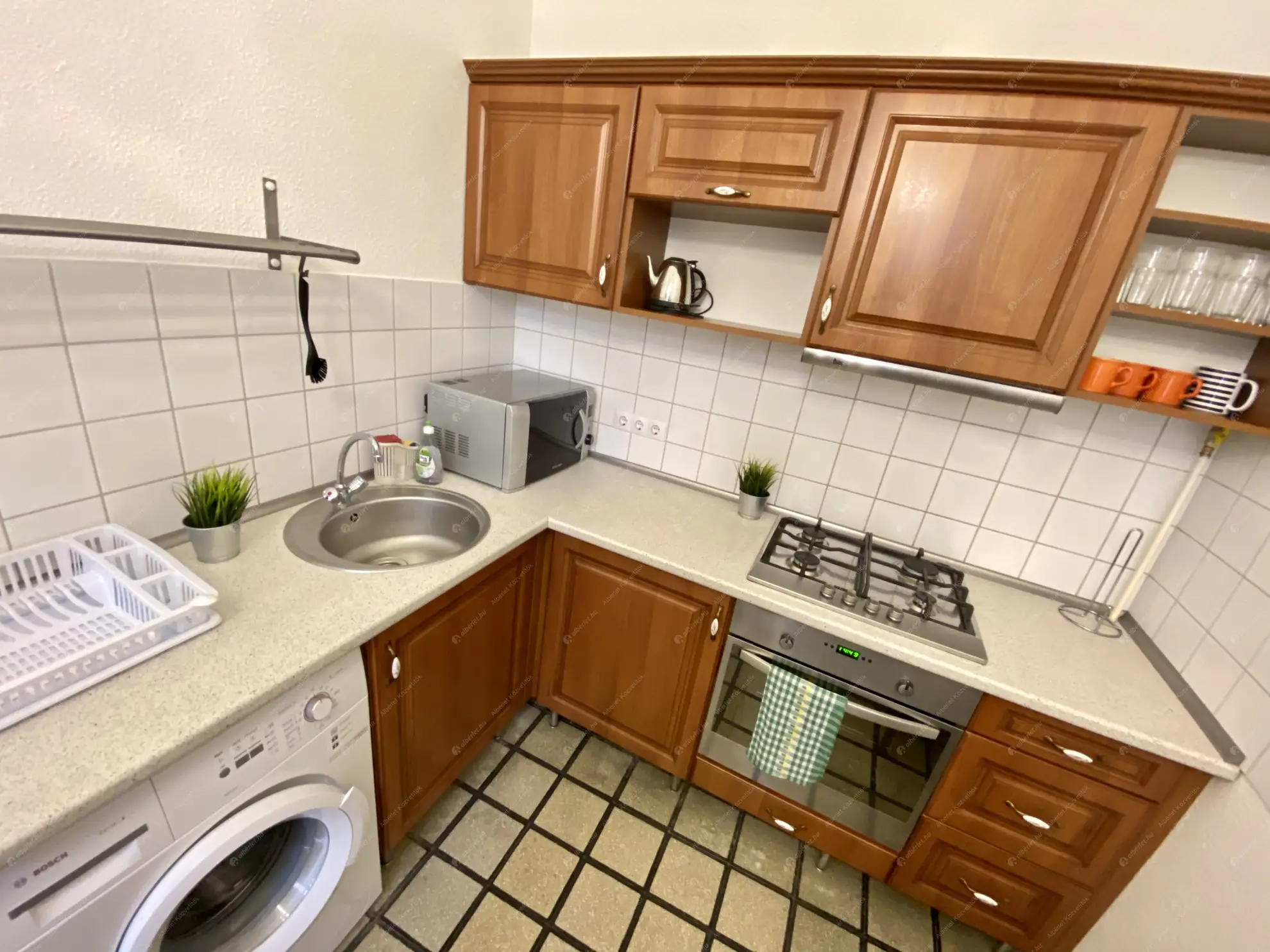 Kiadó albérlet 230000 Ft/hó áron: Budapest, V. kerület  Károly körút. Mérete: 55 nm, 3 szobás | Alberlet.hu - 6554266