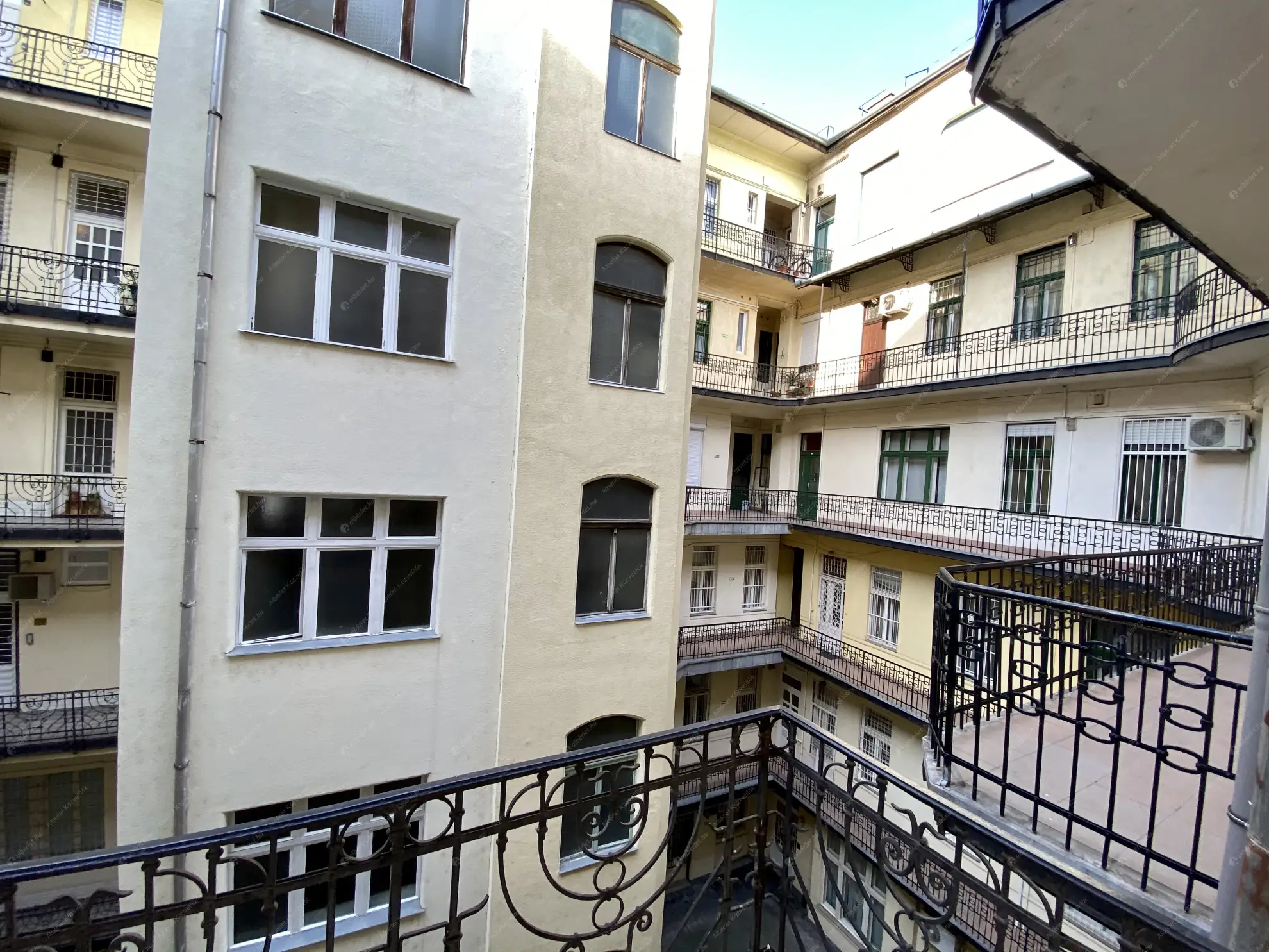 Kiadó albérlet 230000 Ft/hó áron: Budapest, V. kerület  Károly körút. Mérete: 55 nm, 3 szobás | Alberlet.hu - 6554273