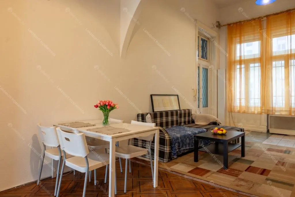 Kiadó albérlet 454000 Ft/hó áron: Budapest, V. kerület  Károly krt . Mérete: 100 nm, 4 szobás | Alberlet.hu - 6647469