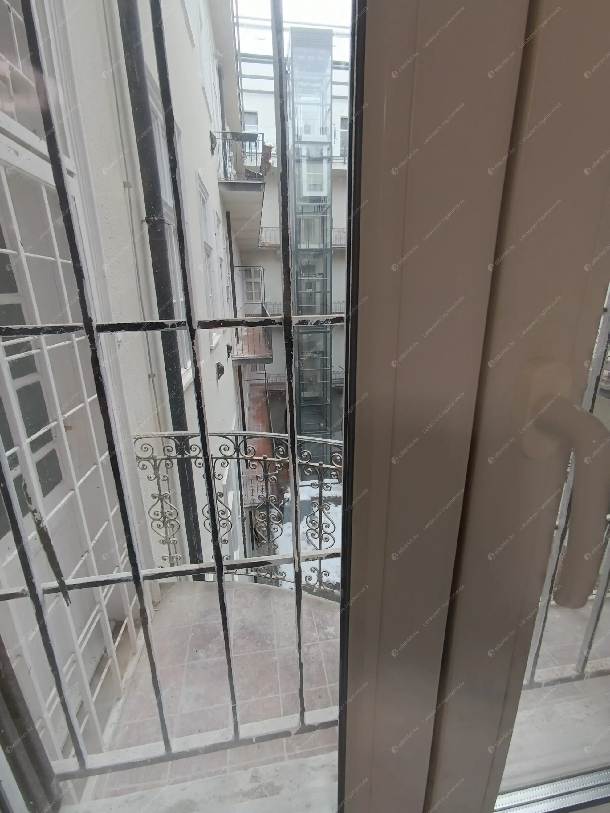 Kiadó albérlet 200000 Ft/hó áron: Budapest, V. kerület  Kecskeméti utca. Mérete: 23 nm, 1 szobás | Alberlet.hu - 6625530