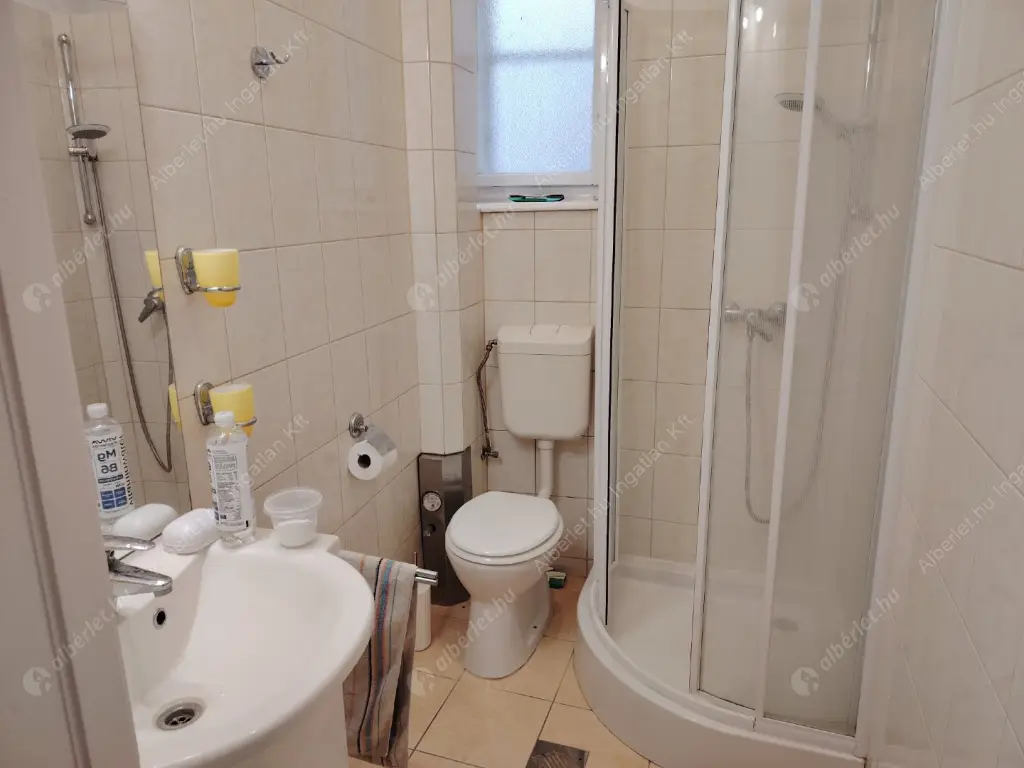 Kiadó albérlet 200000 Ft/hó áron: Budapest, V. kerület  Kecskeméti utca. Mérete: 40 nm, 1 szobás | Alberlet.hu - 6517895