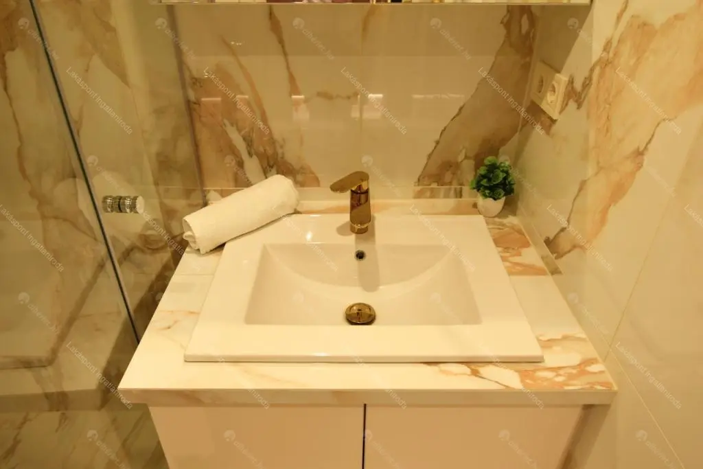 Kiadó albérlet 237000 Ft/hó áron: Budapest, V. kerület  Királyi Pál utca. Mérete: 20 nm, 1 szobás | Alberlet.hu - 6702345