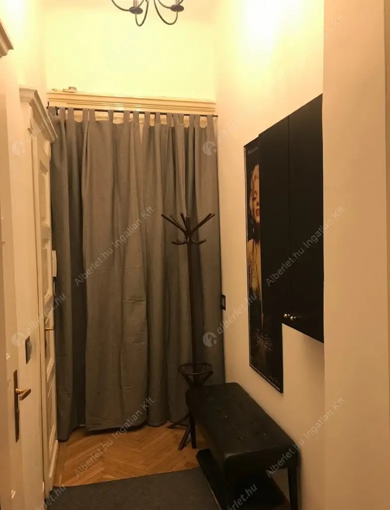 Kiadó albérlet 239000 Ft/hó áron: Budapest, V. kerület  Királyi Pál utca. Mérete: 36 nm, 1 szobás | Alberlet.hu - 6609268