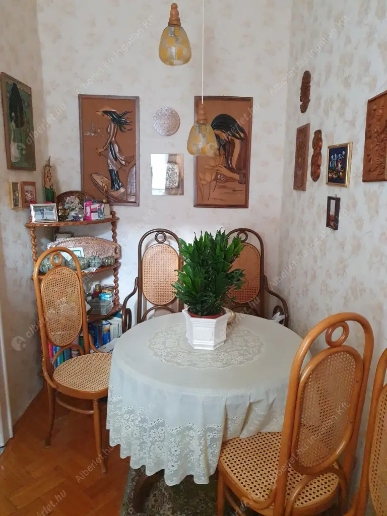 Kiadó albérlet 543000 Ft/hó áron: Budapest, V. kerület  Kossuth Lajos tér. Mérete: 92 nm, 3 szobás | Alberlet.hu - 6518721