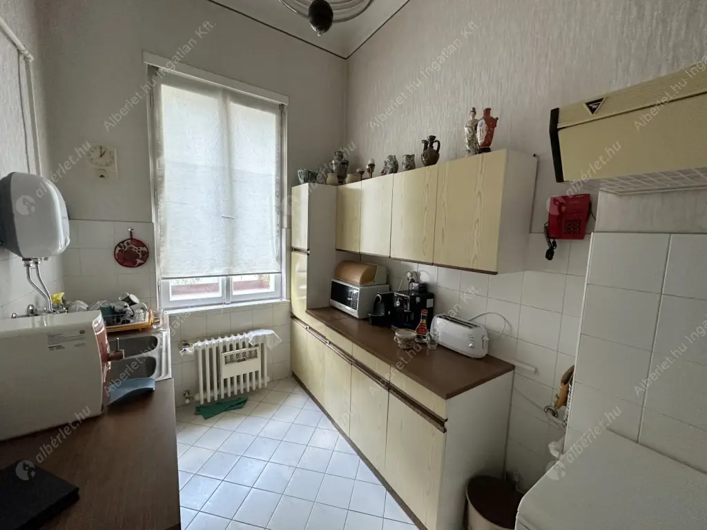 Kiadó albérlet 543000 Ft/hó áron: Budapest, V. kerület  Kossuth Lajos tér. Mérete: 92 nm, 3 szobás | Alberlet.hu - 6518726