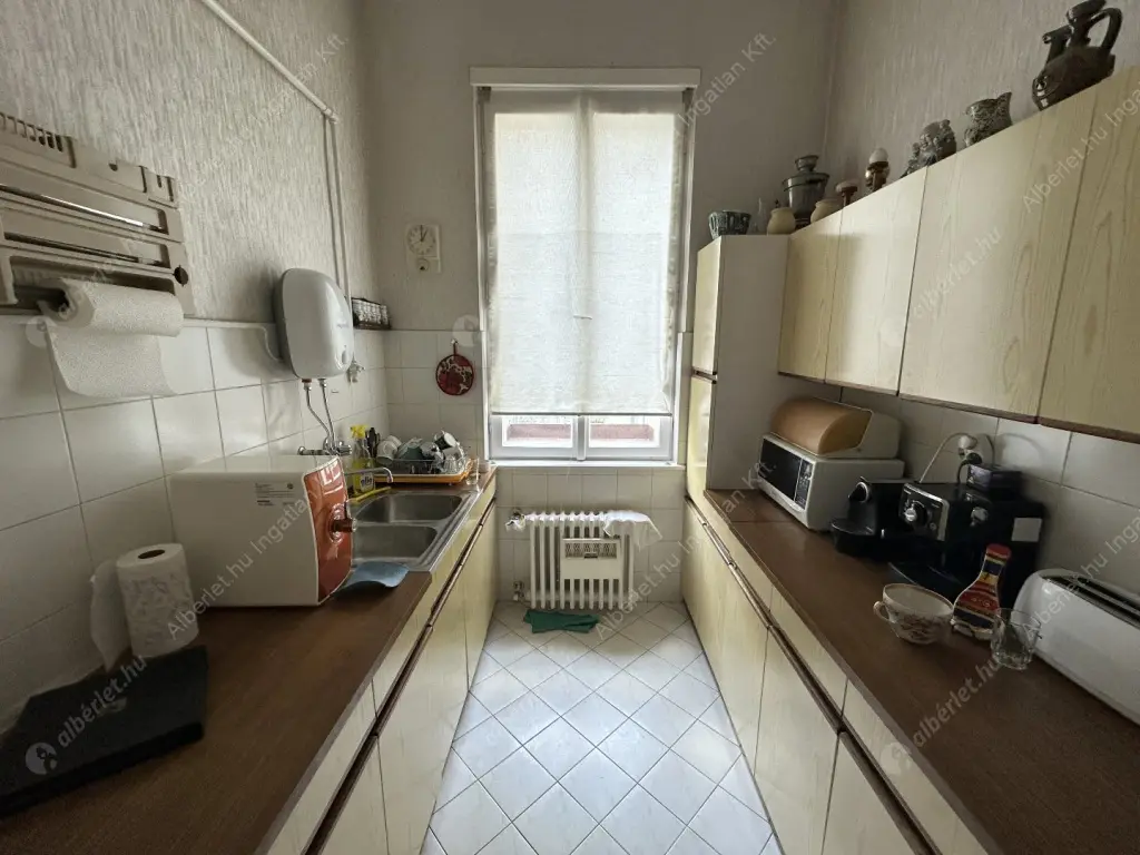 Kiadó albérlet 543000 Ft/hó áron: Budapest, V. kerület  Kossuth Lajos tér. Mérete: 92 nm, 3 szobás | Alberlet.hu - 6518727