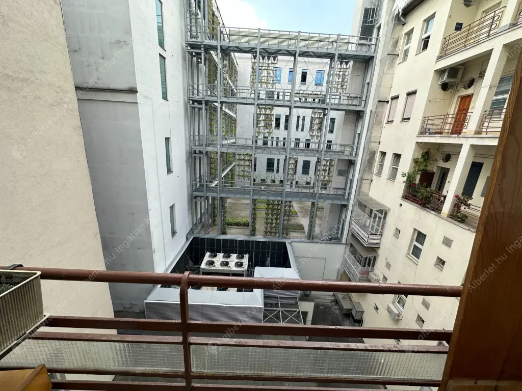 Kiadó albérlet 543000 Ft/hó áron: Budapest, V. kerület  Kossuth Lajos tér. Mérete: 92 nm, 3 szobás | Alberlet.hu - 6518730