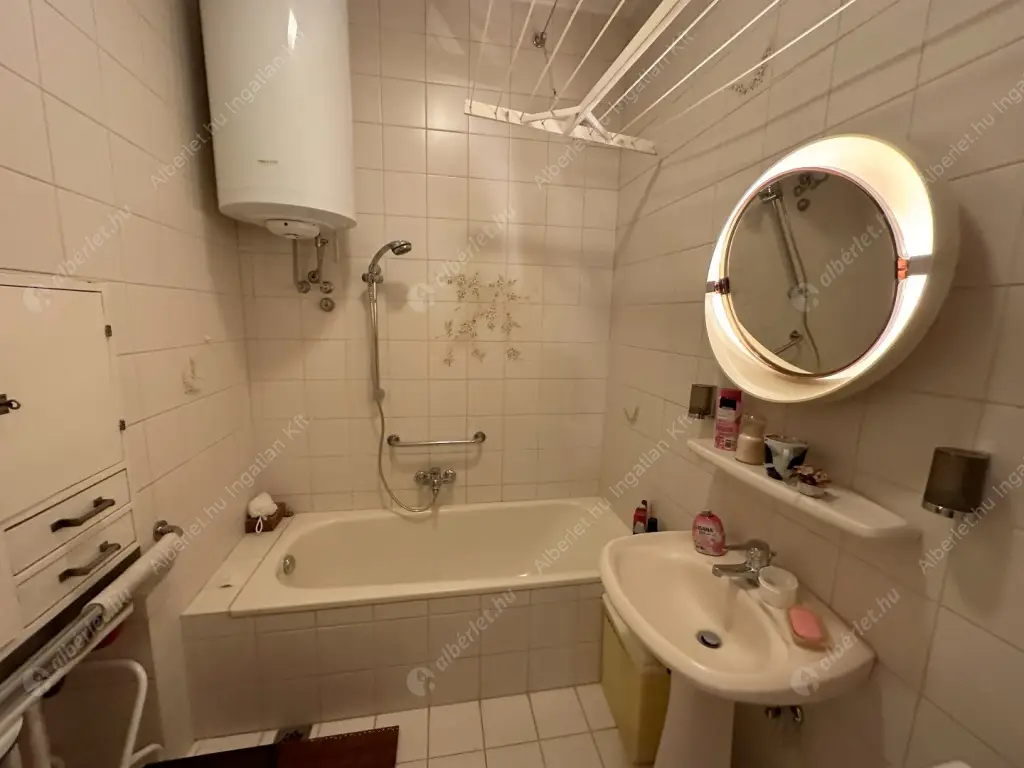 Kiadó albérlet 543000 Ft/hó áron: Budapest, V. kerület  Kossuth Lajos tér. Mérete: 92 nm, 3 szobás | Alberlet.hu - 6518732