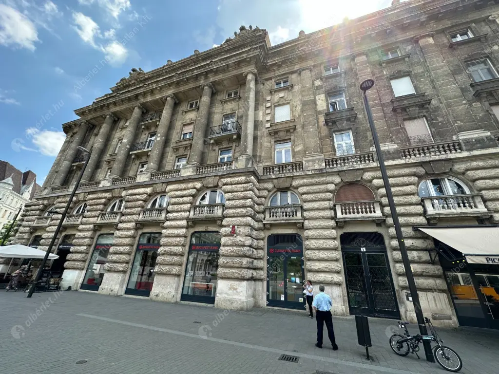 Kiadó albérlet 543000 Ft/hó áron: Budapest, V. kerület  Kossuth Lajos tér. Mérete: 92 nm, 3 szobás | Alberlet.hu - 6518733