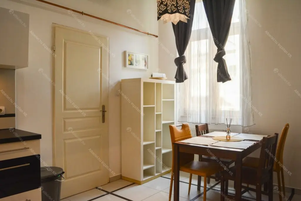 Kiadó albérlet 335000 Ft/hó áron: Budapest, V. kerület  Kossuth Lajos utca. Mérete: 60 nm, 2 szobás | Alberlet.hu - 6698904