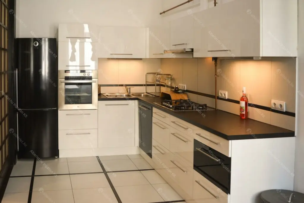 Kiadó albérlet 335000 Ft/hó áron: Budapest, V. kerület  Kossuth Lajos utca. Mérete: 60 nm, 2 szobás | Alberlet.hu - 6698907