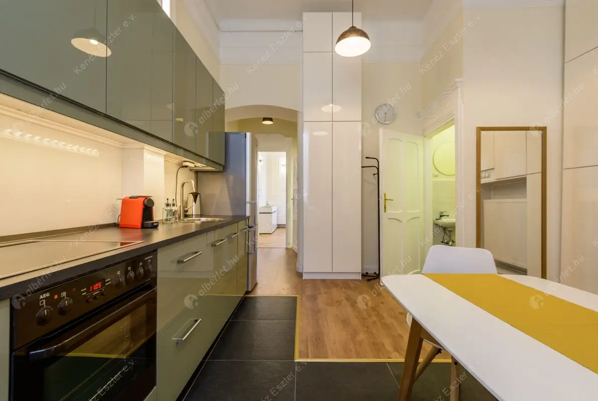 Kiadó albérlet 350000 Ft/hó áron: Budapest, V. kerület  Kossuth Lajos utca. Mérete: 68 nm, 2 szobás | Alberlet.hu - 6401562