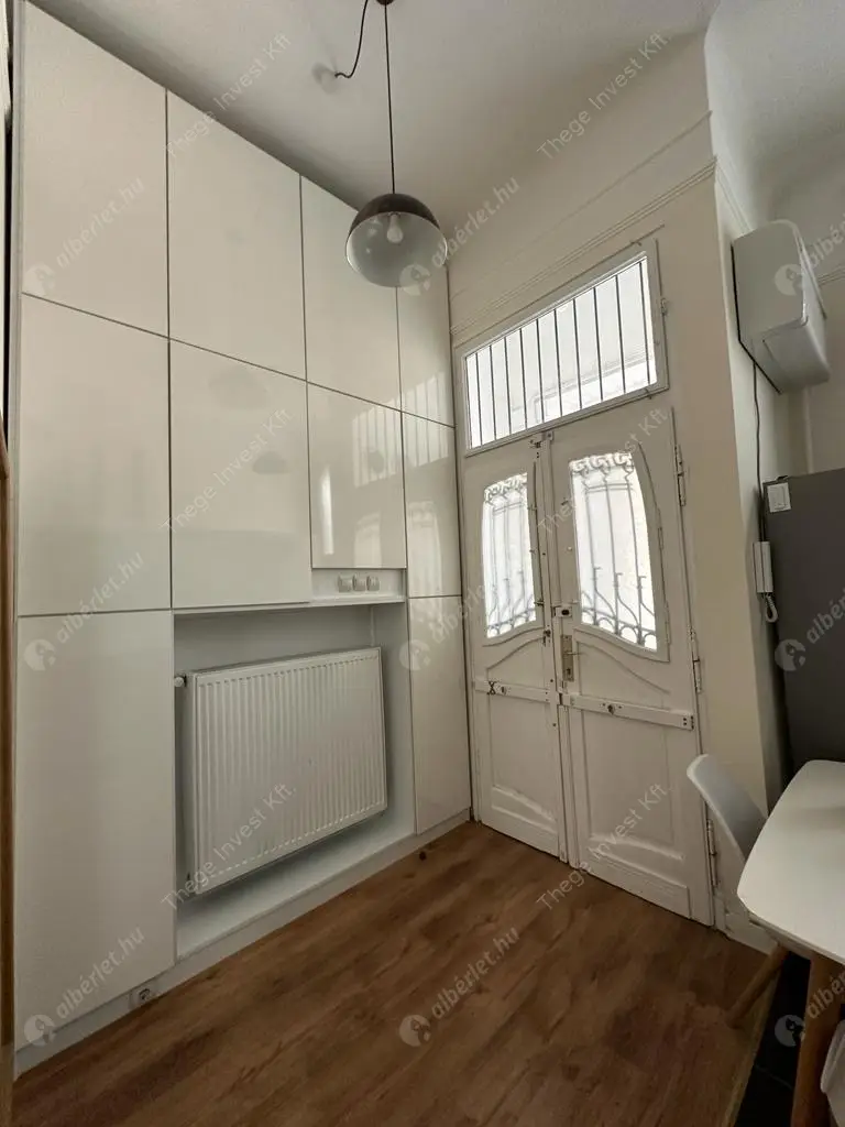 Kiadó albérlet 360000 Ft/hó áron: Budapest, V. kerület  Kossuth Lajos utca. Mérete: 68 nm, 2 szobás | Alberlet.hu - 6581858