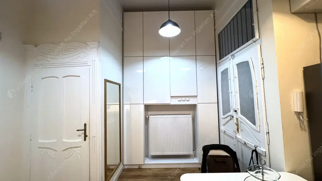 Kiadó albérlet 360000 Ft/hó áron: Budapest, V. kerület  Kossuth Lajos utca. Mérete: 68 nm, 2 szobás | Alberlet.hu - 6614031