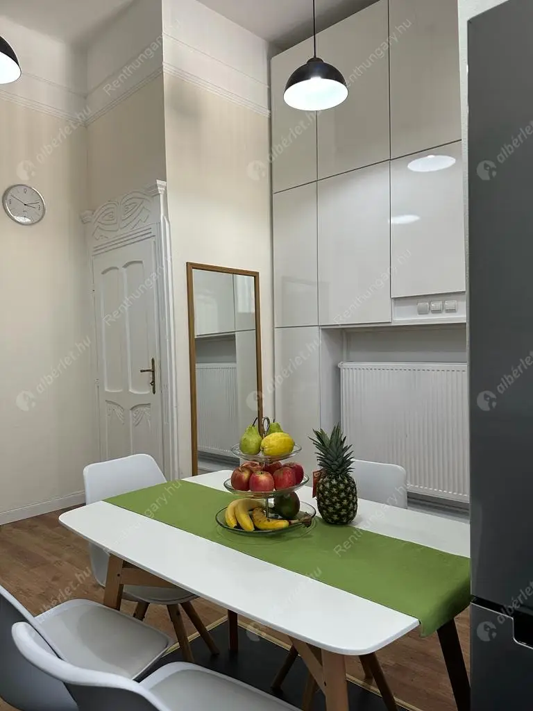 Kiadó albérlet 340000 Ft/hó áron: Budapest, V. kerület  Kossuth Lajos utca. Mérete: 68 nm, 2 szobás | Alberlet.hu - 6630897