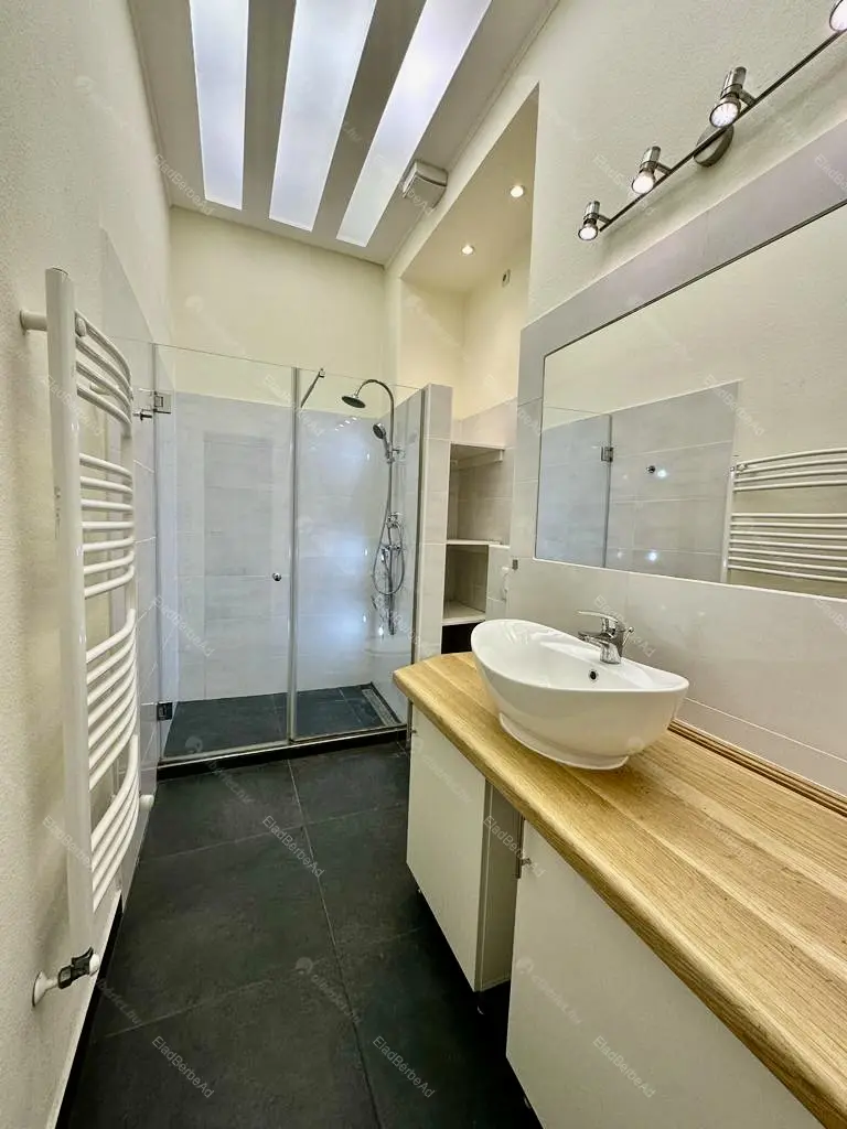 Kiadó albérlet 330000 Ft/hó áron: Budapest, V. kerület  Kossuth Lajos utca. Mérete: 68 nm, 2 szobás | Alberlet.hu - 6663440