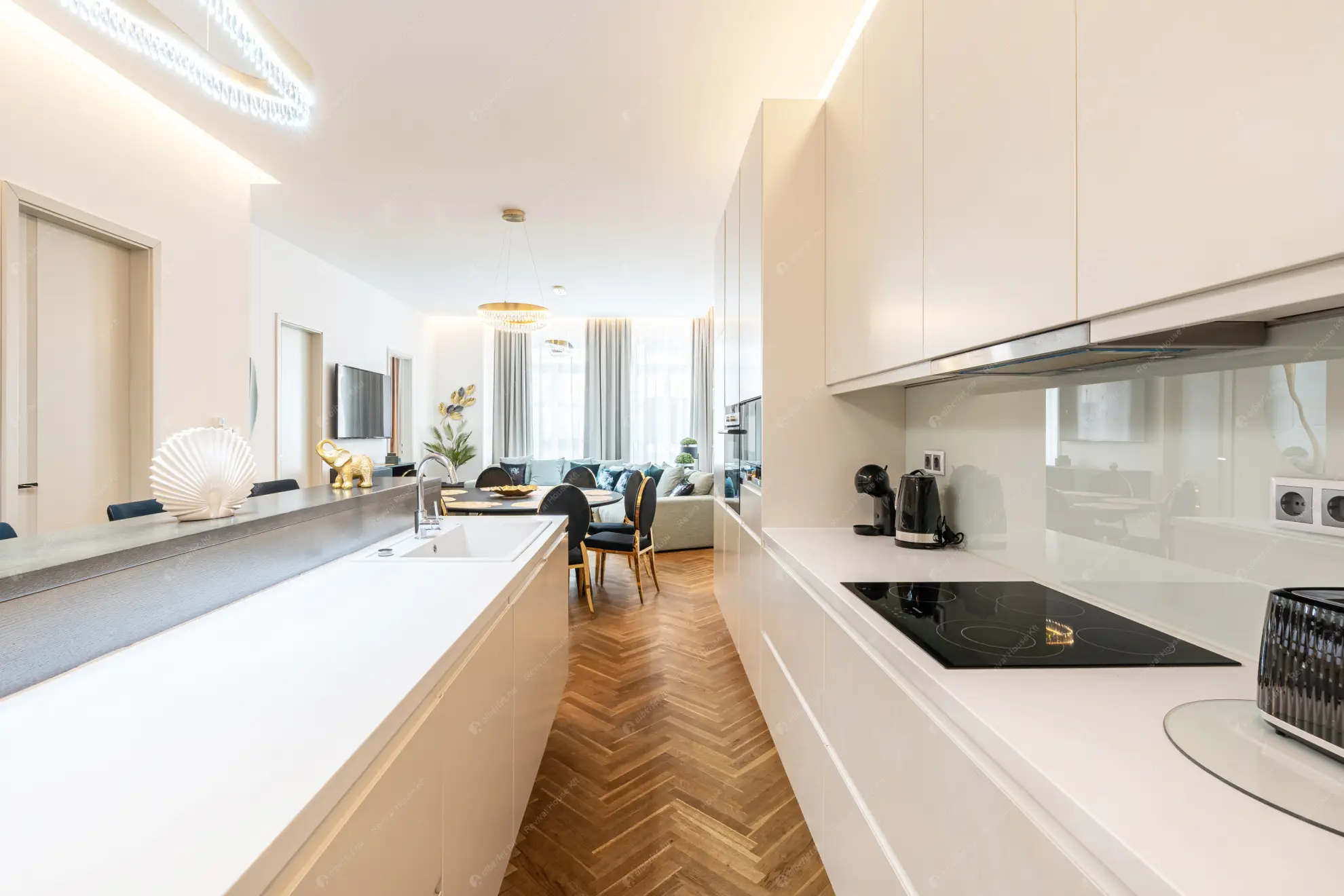 Kiadó albérlet 1290000 Ft/hó áron: Budapest, V. kerület  Kristóf tér. Mérete: 133 nm, 1 szobás | Alberlet.hu - 6587005