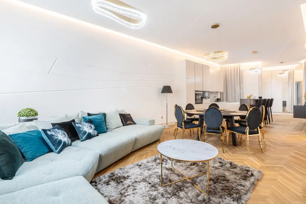 Kiadó albérlet 1290000 Ft/hó áron: Budapest, V. kerület  Kristóf tér. Mérete: 133 nm, 5 szobás | Alberlet.hu - 6551833