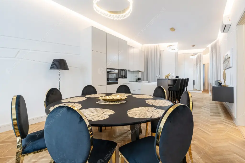 Kiadó albérlet 1290000 Ft/hó áron: Budapest, V. kerület  Kristóf tér. Mérete: 133 nm, 5 szobás | Alberlet.hu - 6551834