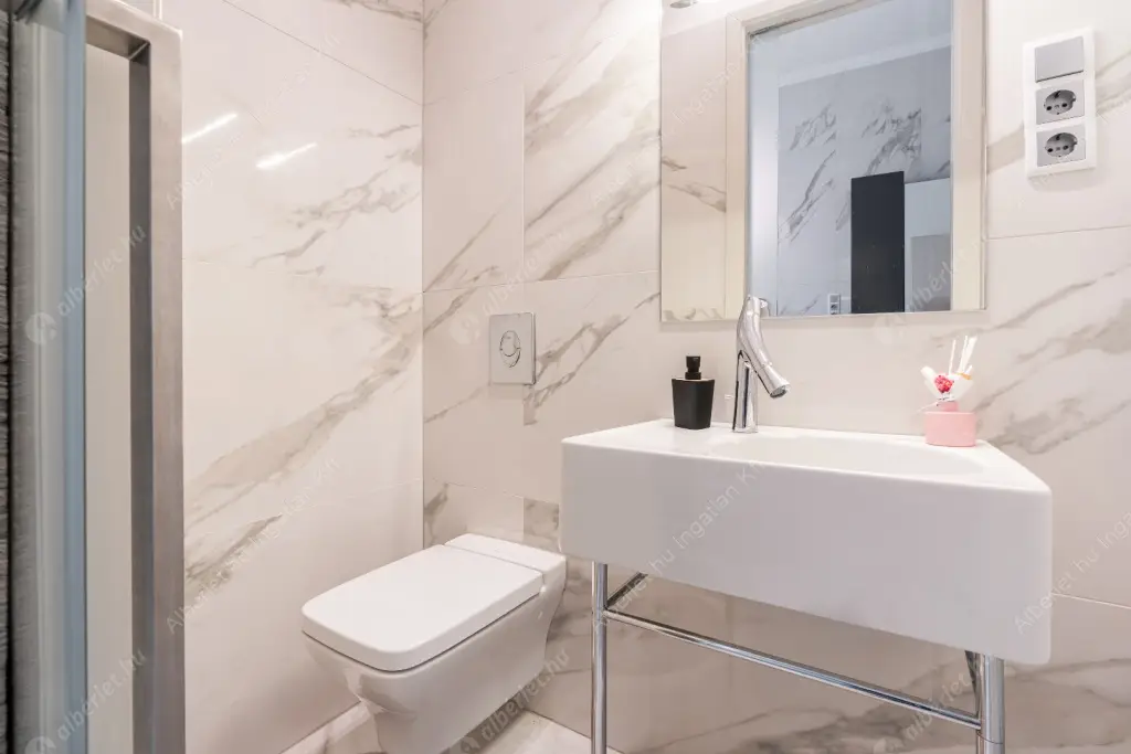 Kiadó albérlet 1290000 Ft/hó áron: Budapest, V. kerület  Kristóf tér. Mérete: 133 nm, 5 szobás | Alberlet.hu - 6551845