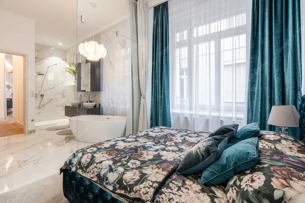 Kiadó albérlet 1290000 Ft/hó áron: Budapest, V. kerület  Kristóf tér. Mérete: 133 nm, 5 szobás | Alberlet.hu - 6551847