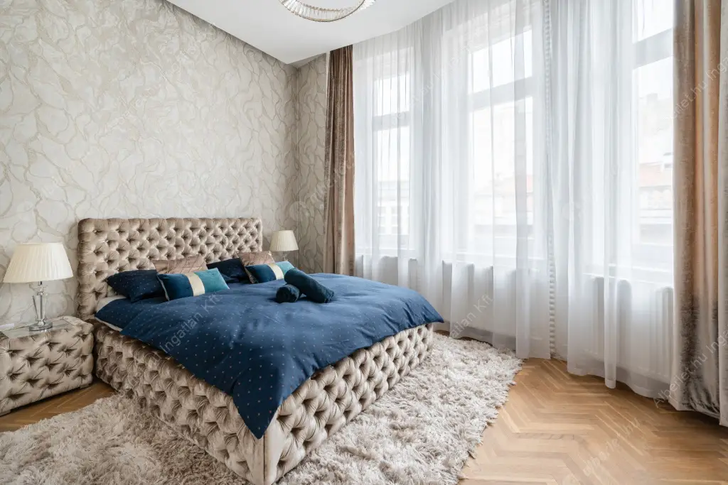 Kiadó albérlet 1290000 Ft/hó áron: Budapest, V. kerület  Kristóf tér. Mérete: 133 nm, 5 szobás | Alberlet.hu - 6551850