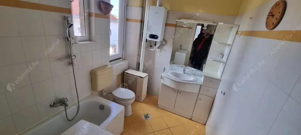 Kiadó albérlet 185000 Ft/hó áron: Budapest, V. kerület  Múzeum körút. Mérete: 33 nm, 1 szobás | Alberlet.hu - 6611874