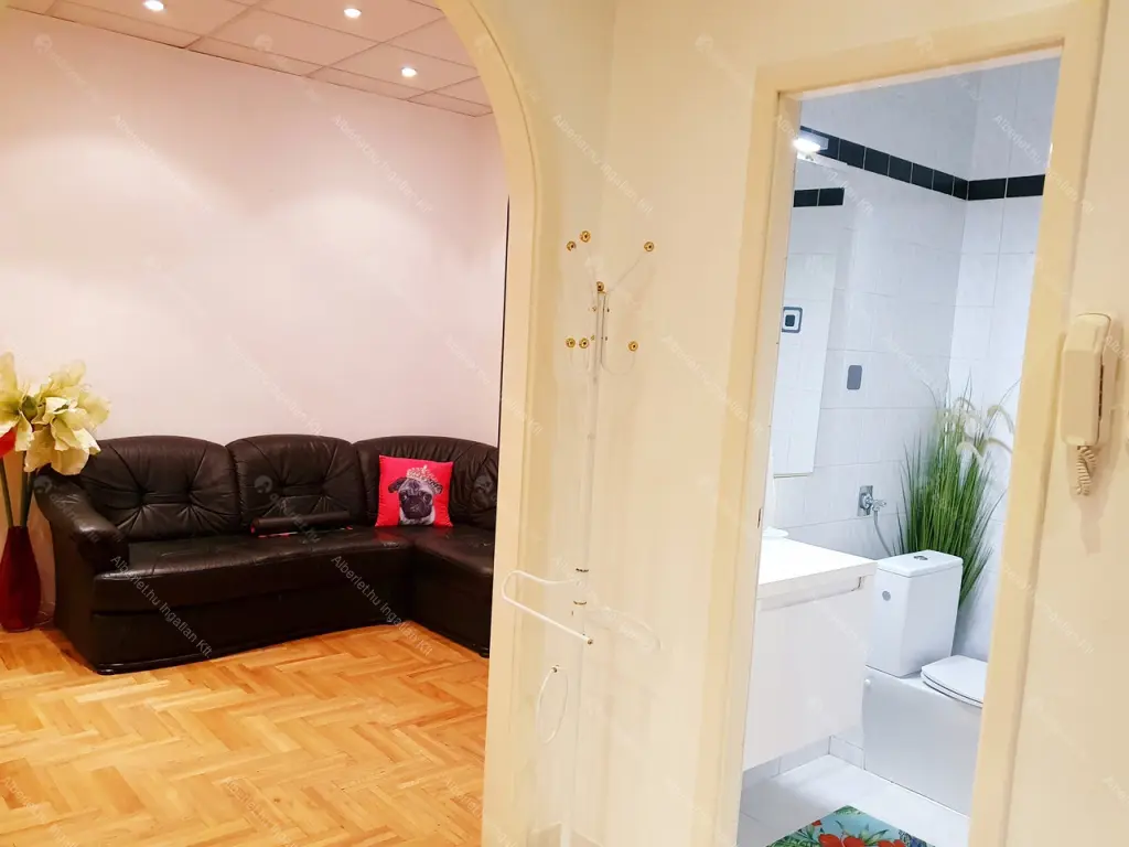 Kiadó albérlet 280000 Ft/hó áron: Budapest, V. kerület  Múzeum körút. Mérete: 55 nm, 2 szobás | Alberlet.hu - 6677056