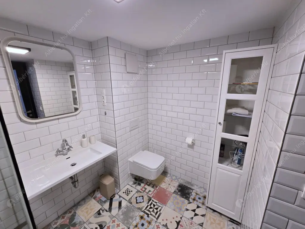 Kiadó albérlet 445000 Ft/hó áron: Budapest, V. kerület  Múzeum körút. Mérete: 70 nm, 2 szobás | Alberlet.hu - 6615321