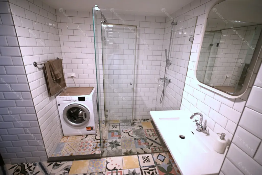 Kiadó albérlet 390000 Ft/hó áron: Budapest, V. kerület  Múzeum körút. Mérete: 70 nm, 2 szobás | Alberlet.hu - 6661990