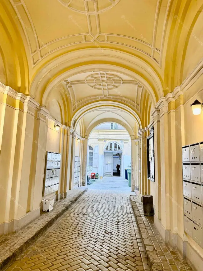 Kiadó albérlet 507000 Ft/hó áron: Budapest, V. kerület  Nádor  utca . Mérete: 61 nm, 3 szobás | Alberlet.hu - 6705281