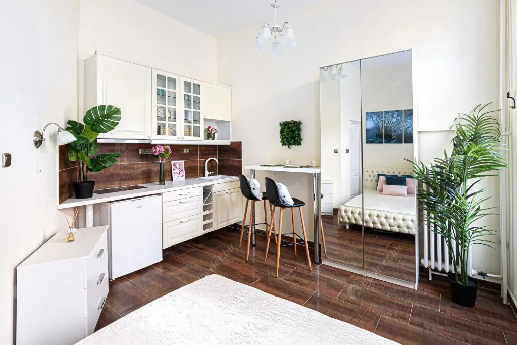 Kiadó albérlet 210000 Ft/hó áron: Budapest, V. kerület  Október 6. utca. Mérete: 20 nm, 1 szobás | Alberlet.hu - 6636620