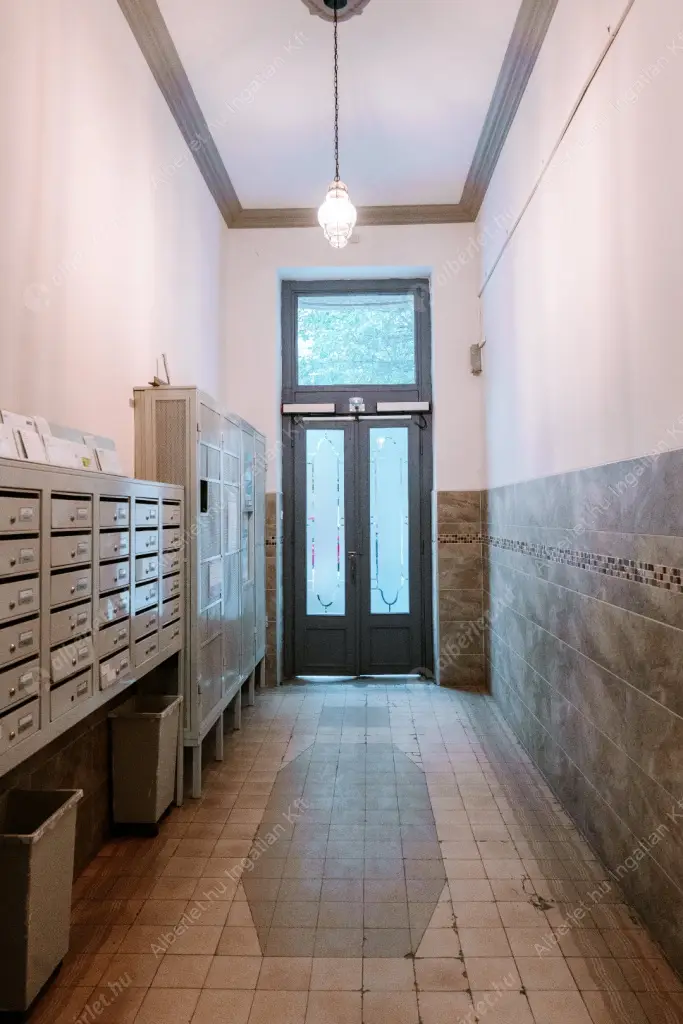 Kiadó albérlet 299000 Ft/hó áron: Budapest, V. kerület  Október 6. utca. Mérete: 26 nm, 1 szobás | Alberlet.hu - 6599795