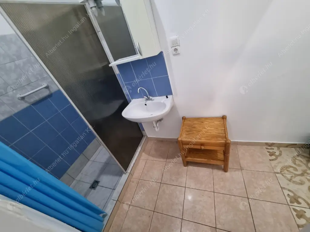Kiadó albérlet 180000 Ft/hó áron: Budapest, V. kerület  Október 6. utca. Mérete: 27 nm, 1 szobás | Alberlet.hu - 6637461