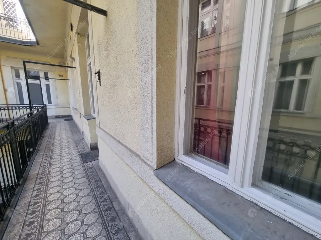 Kiadó albérlet 180000 Ft/hó áron: Budapest, V. kerület  Október 6. utca. Mérete: 27 nm, 1 szobás | Alberlet.hu - 6637468