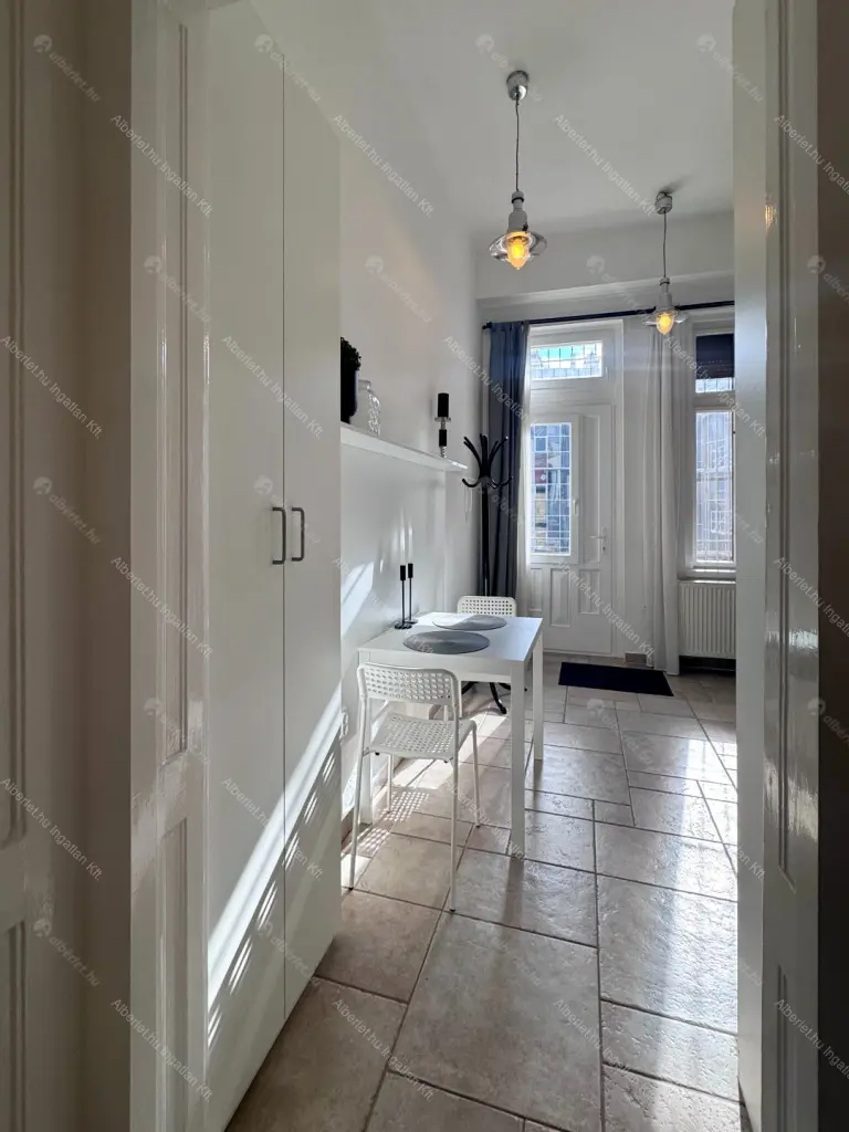 Kiadó albérlet 240000 Ft/hó áron: Budapest, V. kerület  Október 6. utca. Mérete: 35 nm, 1 szobás | Alberlet.hu - 6651996