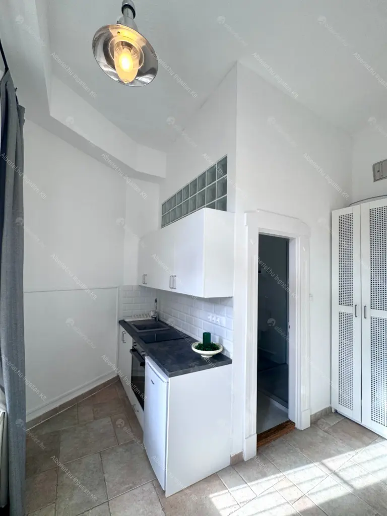 Kiadó albérlet 240000 Ft/hó áron: Budapest, V. kerület  Október 6. utca. Mérete: 35 nm, 1 szobás | Alberlet.hu - 6651998