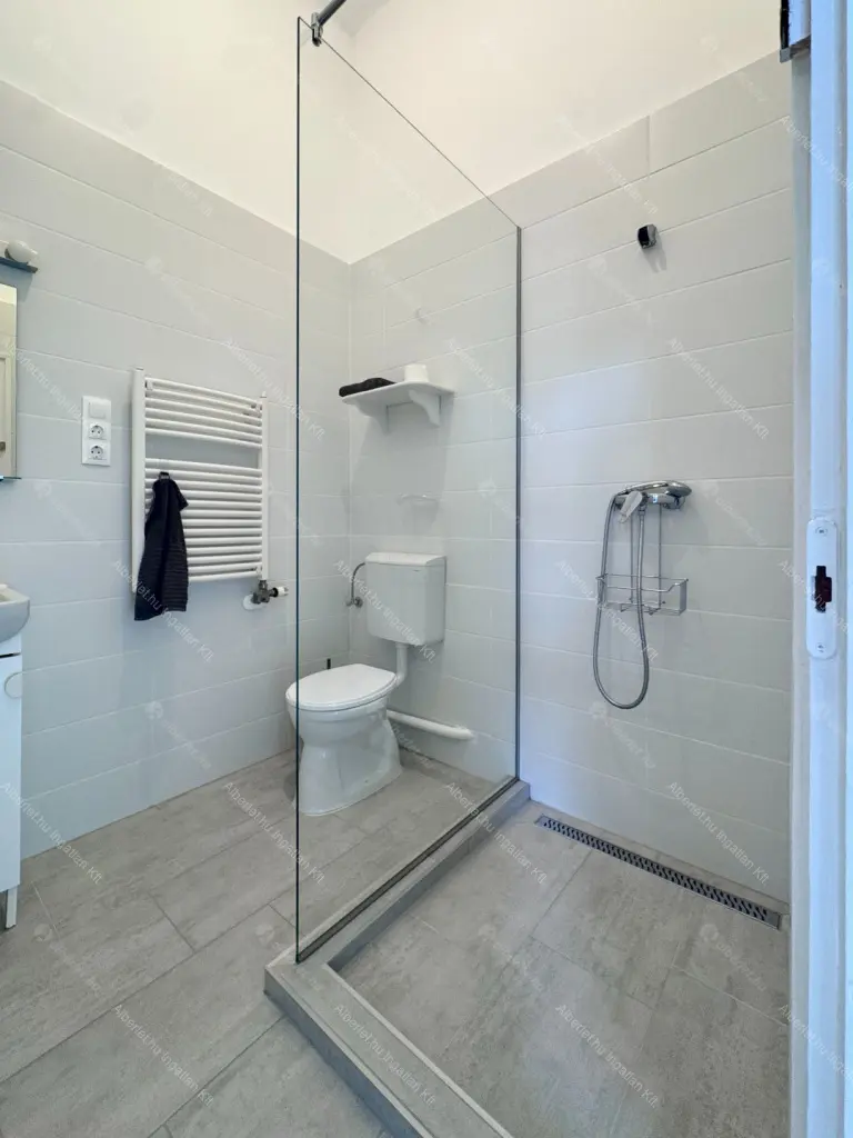 Kiadó albérlet 240000 Ft/hó áron: Budapest, V. kerület  Október 6. utca. Mérete: 35 nm, 1 szobás | Alberlet.hu - 6651999