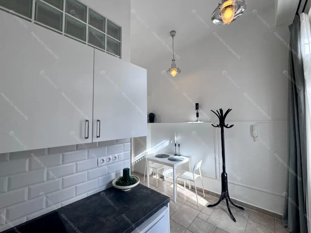 Kiadó albérlet 240000 Ft/hó áron: Budapest, V. kerület  Október 6. utca. Mérete: 35 nm, 1 szobás | Alberlet.hu - 6658222