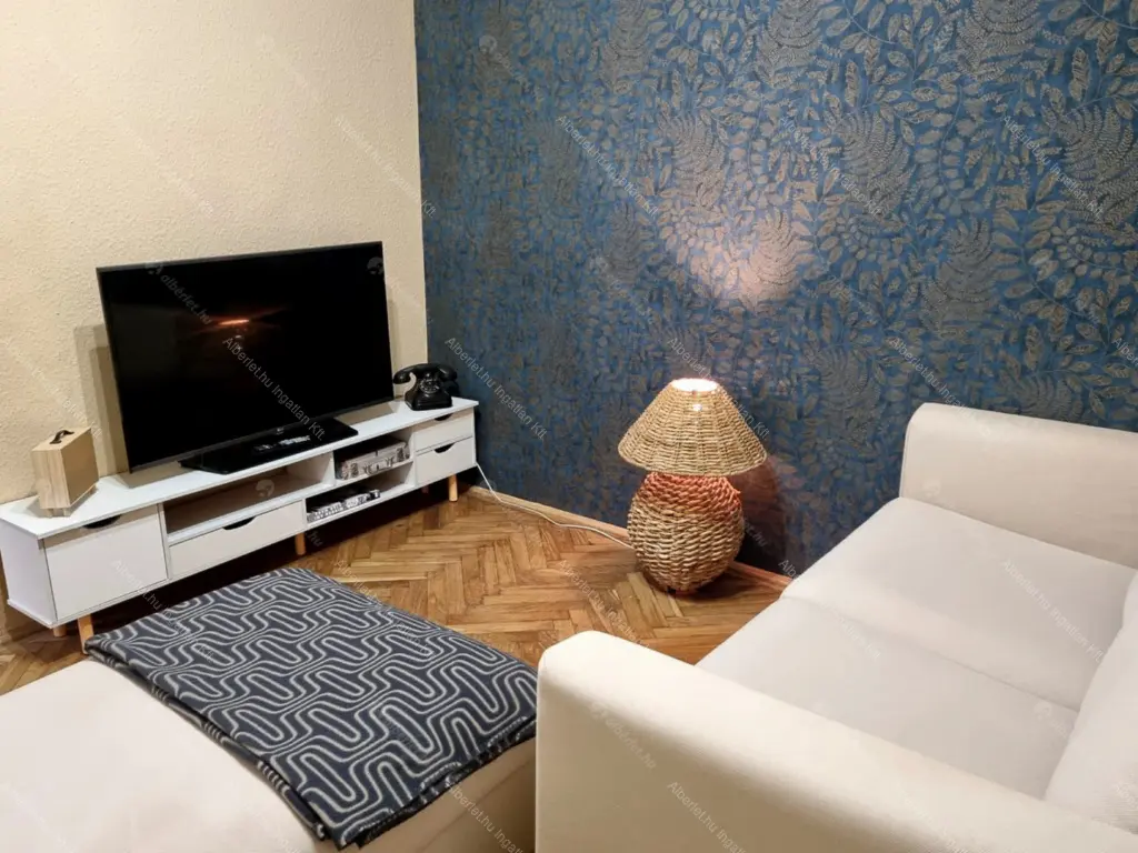 Kiadó albérlet 290000 Ft/hó áron: Budapest, V. kerület  Október 6. utca. Mérete: 40 nm, 1 szobás | Alberlet.hu - 6675007