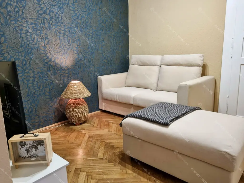 Kiadó albérlet 290000 Ft/hó áron: Budapest, V. kerület  Október 6. utca. Mérete: 40 nm, 1 szobás | Alberlet.hu - 6675010