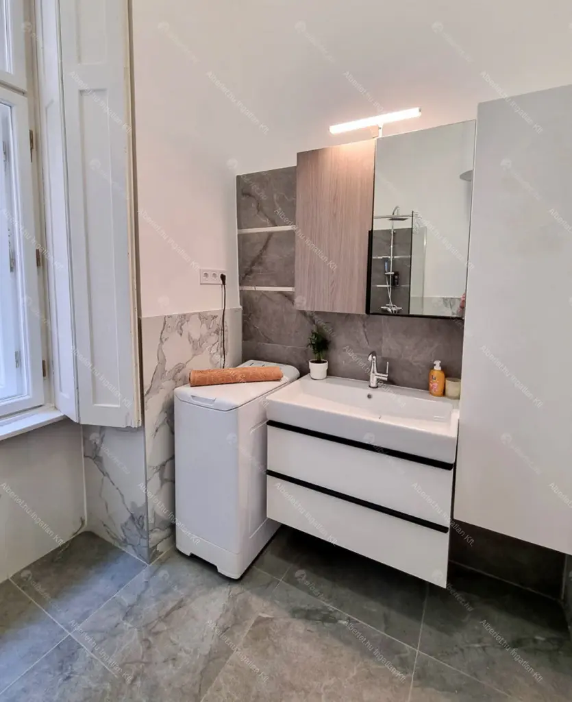 Kiadó albérlet 290000 Ft/hó áron: Budapest, V. kerület  Október 6. utca. Mérete: 40 nm, 1 szobás | Alberlet.hu - 6675020