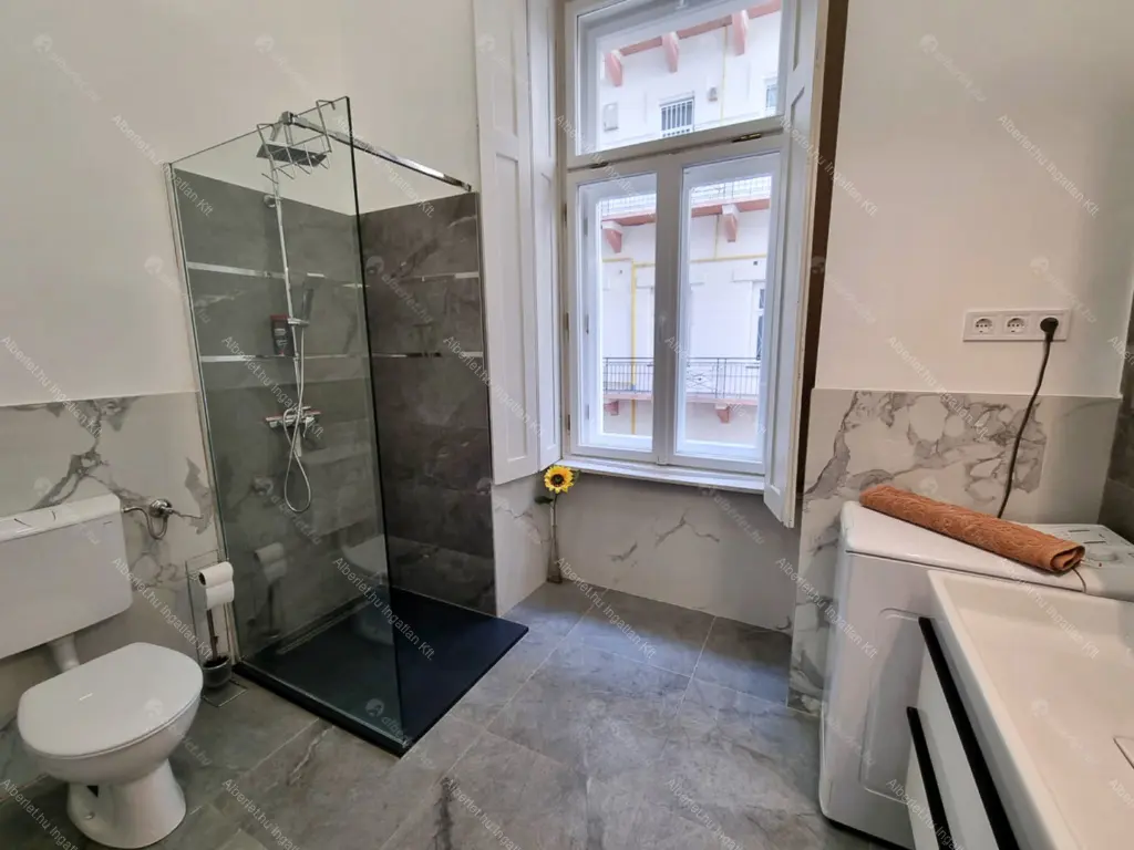 Kiadó albérlet 290000 Ft/hó áron: Budapest, V. kerület  Október 6. utca. Mérete: 40 nm, 1 szobás | Alberlet.hu - 6675023