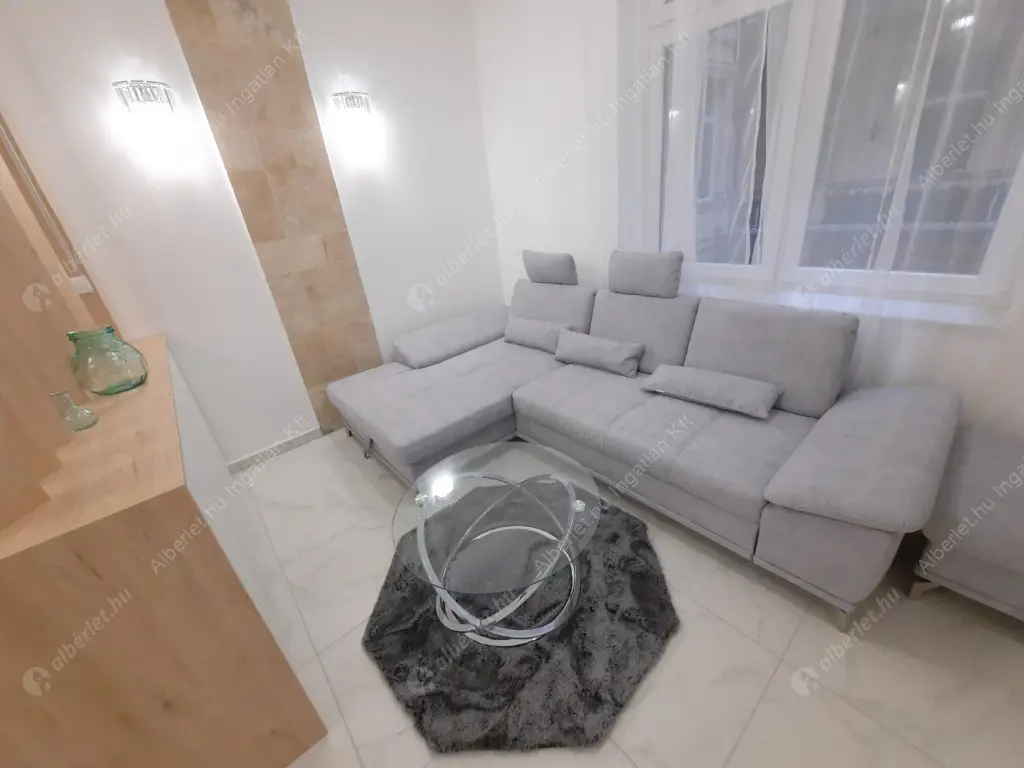 Kiadó albérlet 450000 Ft/hó áron: Budapest, V. kerület  Október 6. utca. Mérete: 52 nm, 1 szobás | Alberlet.hu - 6518701