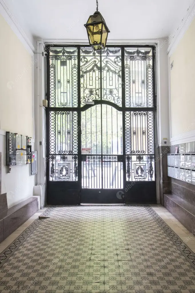 Kiadó albérlet 300000 Ft/hó áron: Budapest, V. kerület  Október 6. utca. Mérete: 52 nm, 1 szobás | Alberlet.hu - 6598017